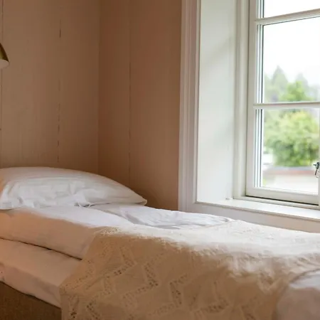Ostigard 1810 Prestegardshuset Åndalsnes