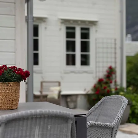 Сasa de vacaciones Ostigard 1810 Prestegardshuset Åndalsnes