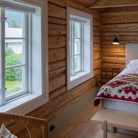 Ostigard 1810 Prestegardshuset Semesterbostad Åndalsnes